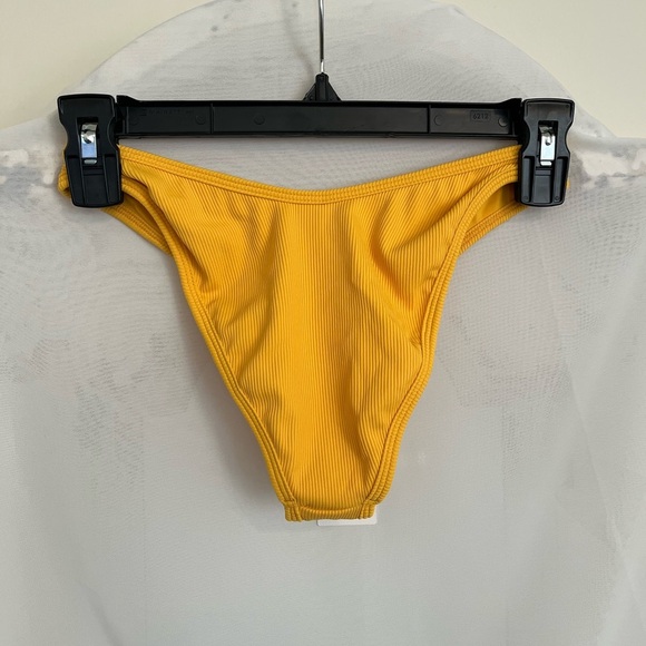 NWT l*space Ribbed Whiplash Yellow Bikini Bottom Size Smalll - Picture 6 of 7